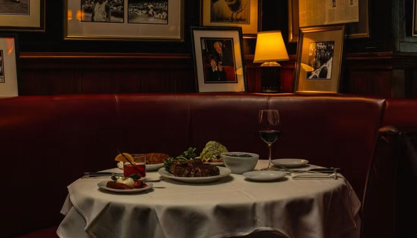 GALLAGHER’S STEAKHOUSE ΣΤΟ ΚΟΛΩΝΑΚΙ; | Νέα