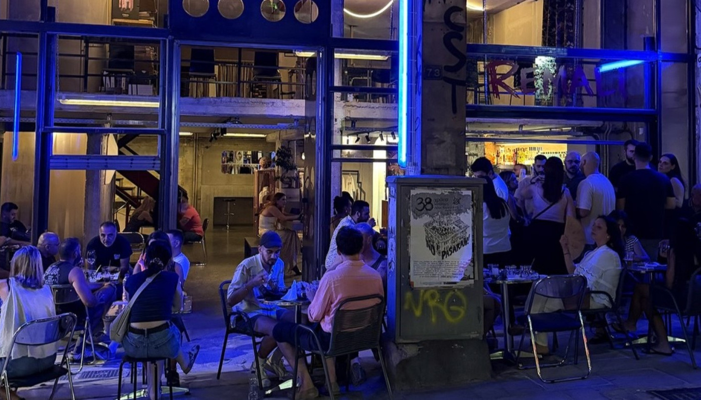 ΣΤΟ REMALI ΤΗΣ ΦΩΚΙΩΝΟΣ ΝΕΓΡΗ ΤΑ ΚΑΛΟΦΤΙΑΓΜΕΝΑ COCKTAILS ΣΥΝΑΝΤΟΥΝ ΤΗΝ UNDERGROUND ΑΤΜΟΣΦΑΙΡΑ | The Bars