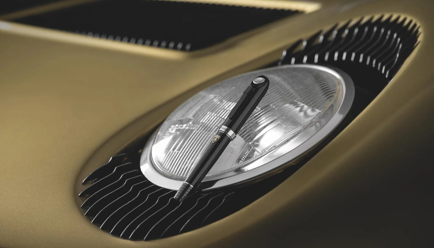 Η MONTEGRAPPA ΑΠΟΤΙΝΕΙ ΦΟΡΟ ΤΙΜΗΣ ΣΤΗ ΘΡΥΛΙΚΗ LAMBORGHINI MIURA | Objects of Desire